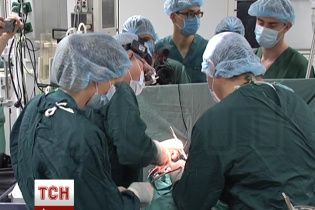 В Україні вперше пересадили пацієнтові механічне серце