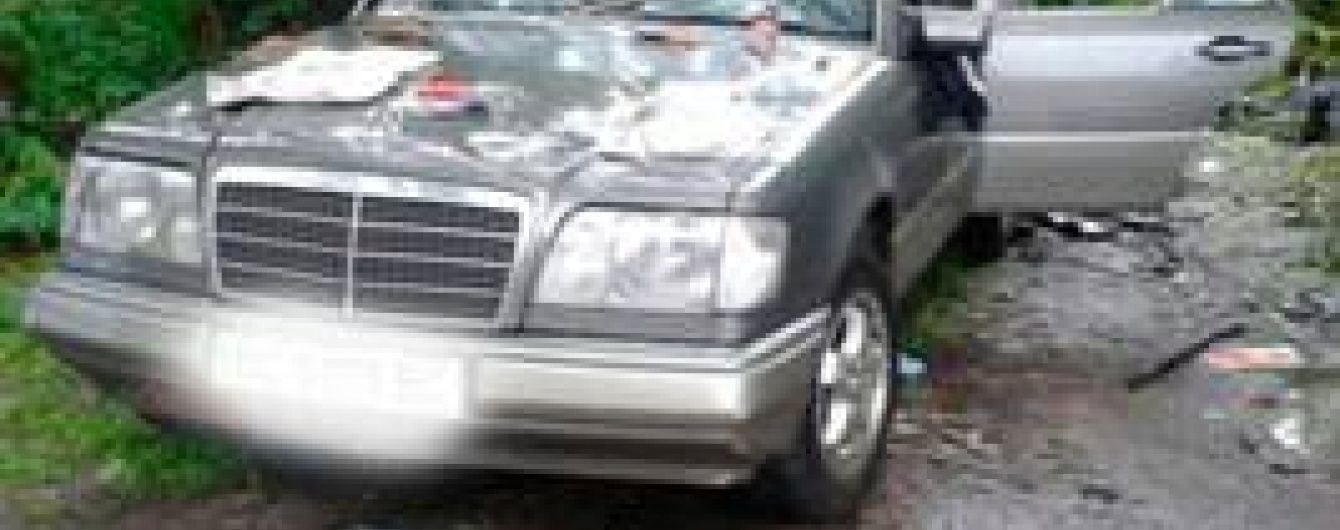 У поліції розповіли про хід розслідування нічного вибуху Mercedes на Львівщині