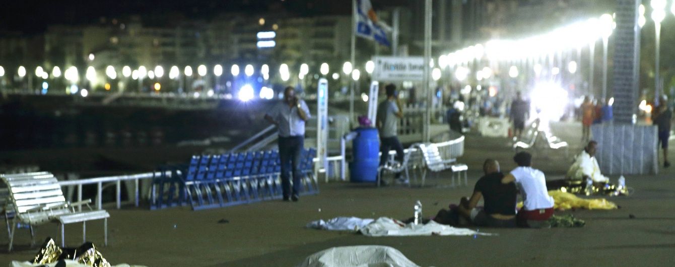 Кількість загиблих у теракті в Ніцці зросла до 60 осіб