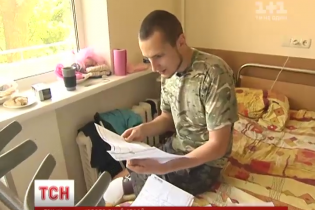 Чиновники вимагають від росіянина, який втратив ногу в АТО, довідки про несудимість у РФ