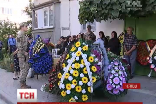 У Чернівцях попрощалися із розвідником, який потрапив у засідку бойовиків на околицях Мар'їнки