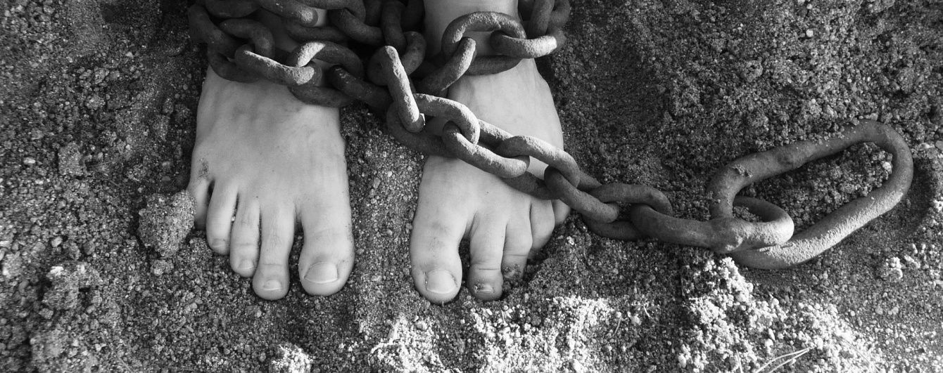 Знущання та катування. Amnesty International опублікувала доповідь про тортури на Донбасі
