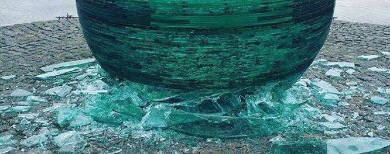 У Дніпрі вандали вдруге знищили "Кулю мрій"
