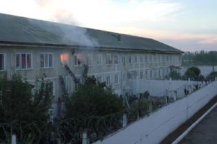 Стрілянина та вибухи. У Мережі з'явилося відео штурму виправної колонії у Хакасії