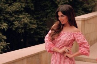 Анна Сєдокова у романтичному образі позувала на фоні мальовничих пейзажів Баку