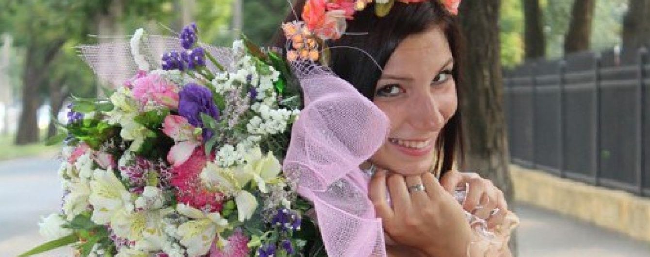 Про допомогу просить Дарина