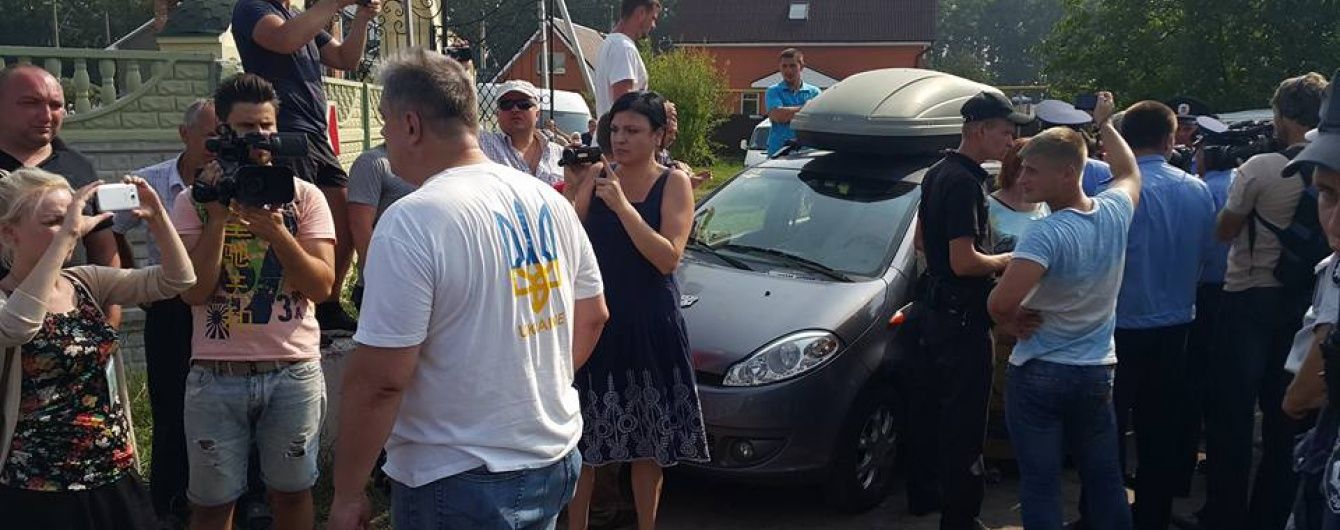 Під Києвом в учасників хресного ходу УПЦ МП знову помітили портрети царя Миколи ІІ
