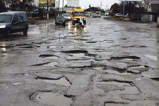 Жахливіші, ніж у Нігерії та Мозамбіку. Українські дороги потрапили до топ-5 найгірших у світі