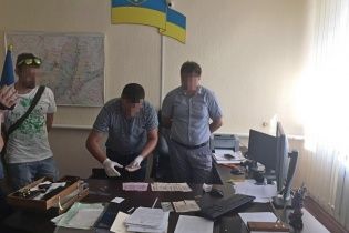 На Харківщині силовики викрили двох прокурорів-хабарників