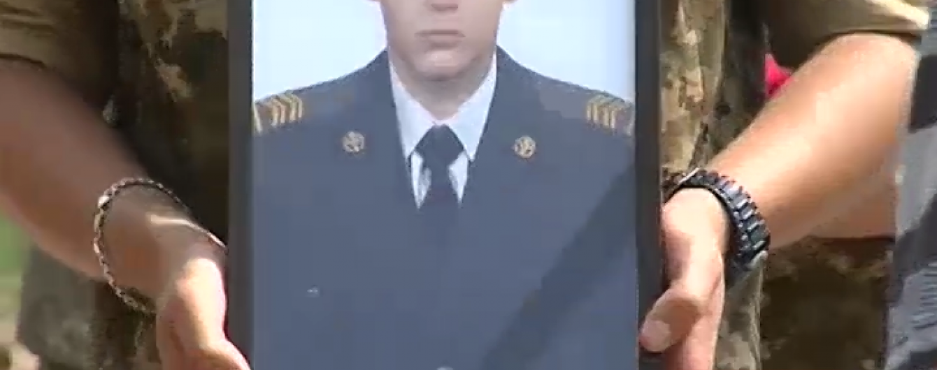 На Хмельниччині попрощалися із командиром, який ціною власного життя знешкодив кулемет бойовиків