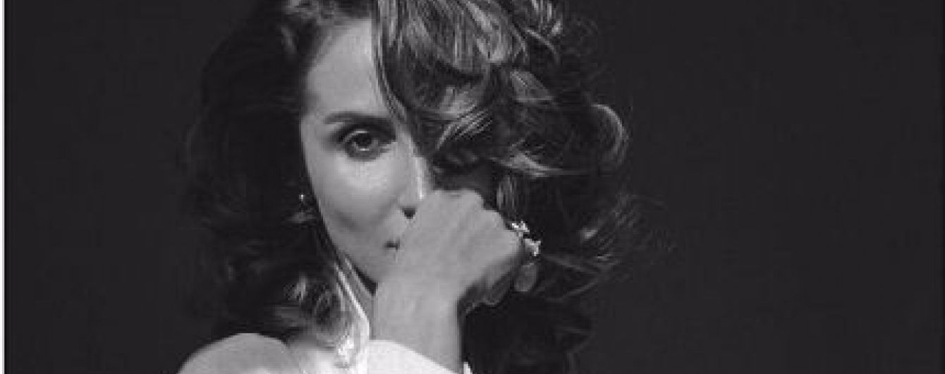 Сексуальна LOBODA у спідньому знялася у романтичній фотосесії