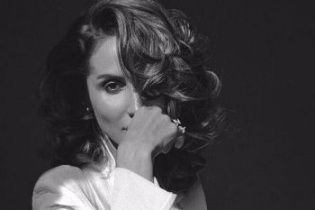 Сексуальна LOBODA у спідньому знялася у романтичній фотосесії