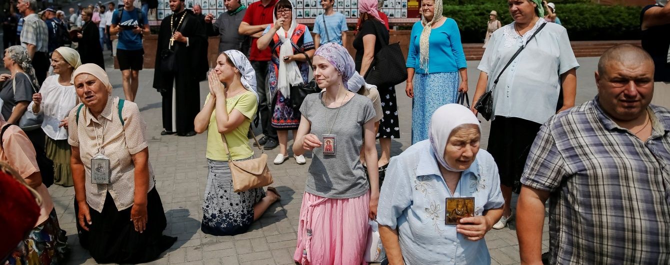 "Йдеш, і частина гріхів твоїх спалюється". Про що говорили і мовчали учасники хресного ходу