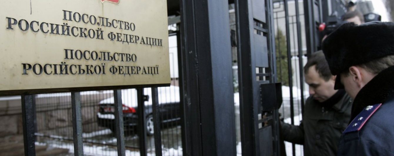 Грандіозний дипломатичний скандал: консульство РФ у Києві переоформлює нерухомість українців на окупованому Донбасі