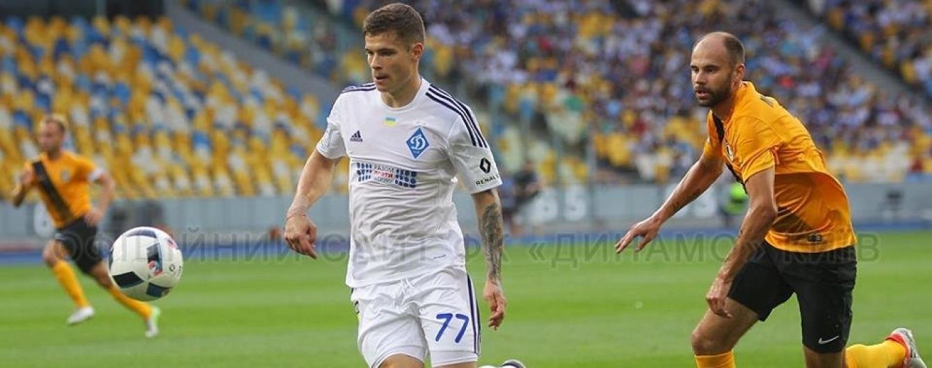 Новачок "Динамо" показав, як розважається з собакою