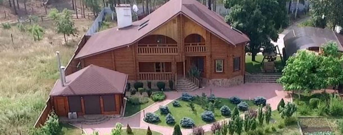 Королівські палаци під Києвом та затишні гніздечка у Європі. Які маєтки зводять українські можновладці