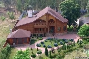 Королівські палаци під Києвом та затишні гніздечка у Європі. Які маєтки зводять українські можновладці