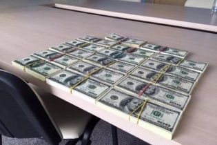 Антикорупційне агентство в'їхало до розгромленого приміщення без інтернету і телефонів