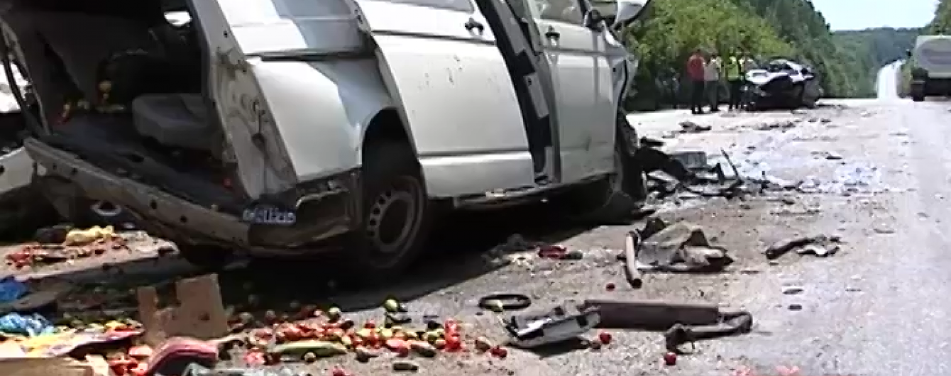 У Вінниці в аварії постраждали десятеро людей