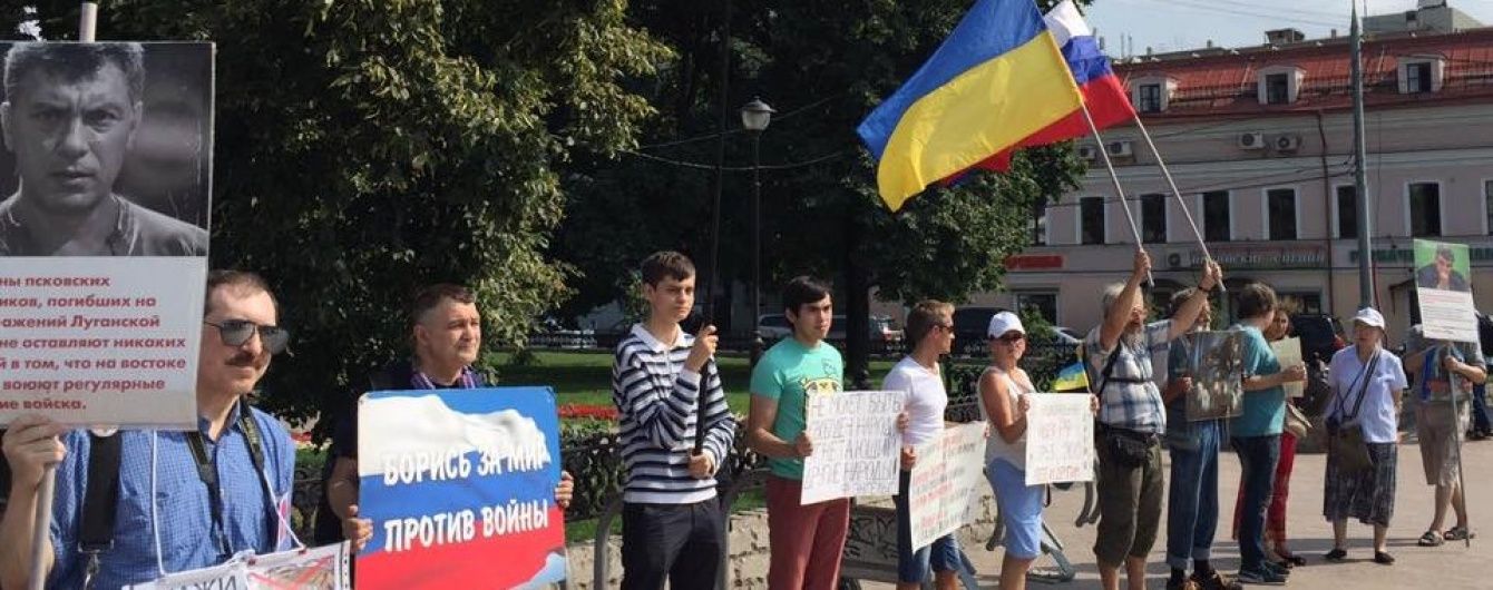 У Москві радикали напали на учасників мітингу проти війни в Україні
