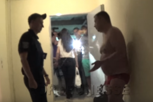 У Харкові п'яний "друг Авакова" роздягнувся до трусів і кинувся на поліцейського
