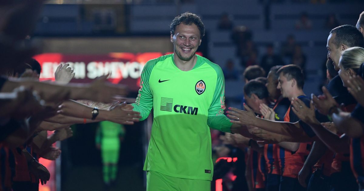 Сейв на унітазі. Пятов з популярним телеведучим насмішили челенджем з туалетним папером