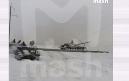 Під час військових навчань у Росії танк зніс електроопору: шість населених пунктів залишилися без світла
