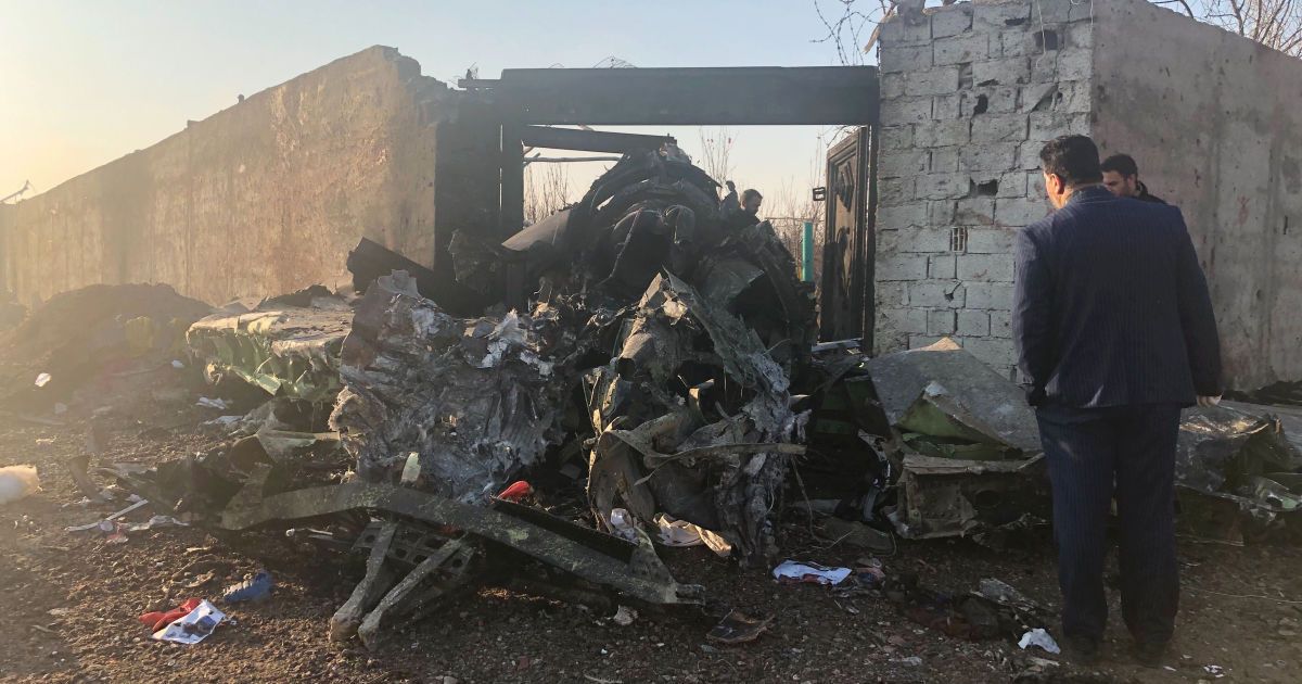 В українського пасажирського літака горів двигун – влада Ірану