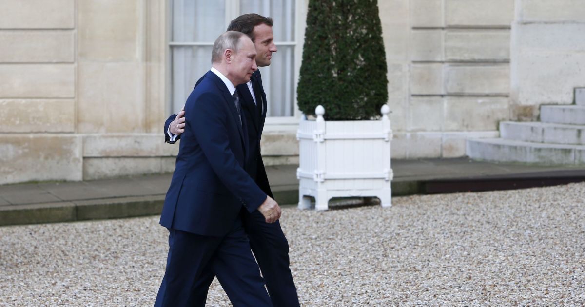 Меркель пошла сама, а Путина провел Макрон: как расходились лидеры "нормандской четверки" после саммита