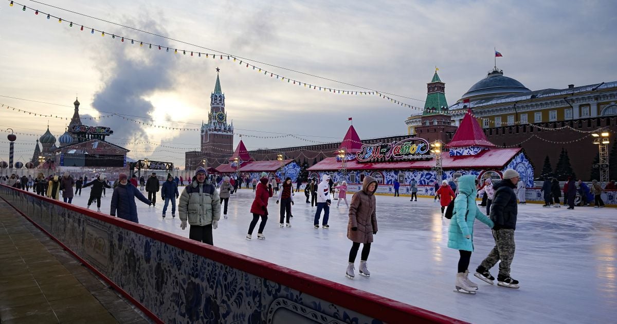 Сдержанность в средствах и восхваление оккупантов: как Кремль приказал россиянам праздновать Новый год