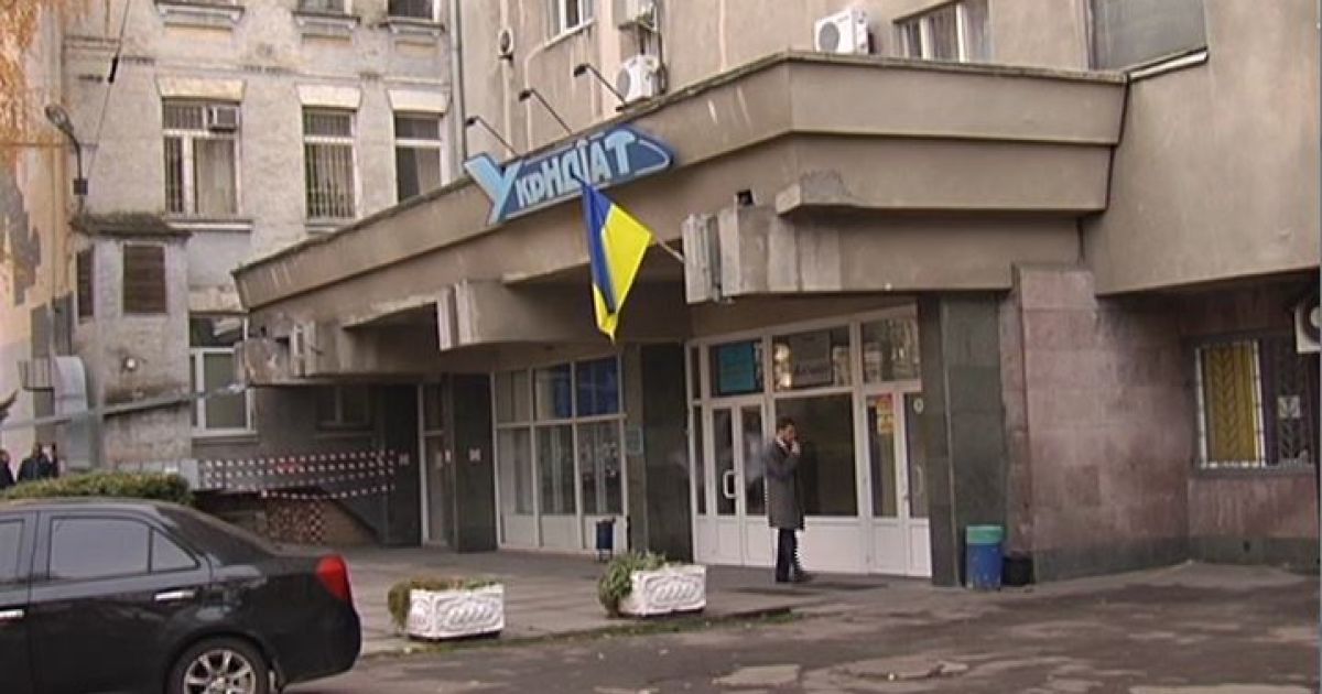 В Киеве мужчина погиб после падения из окна офисного здания