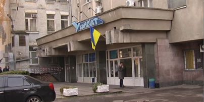 В Киеве мужчина погиб после падения из окна офисного здания