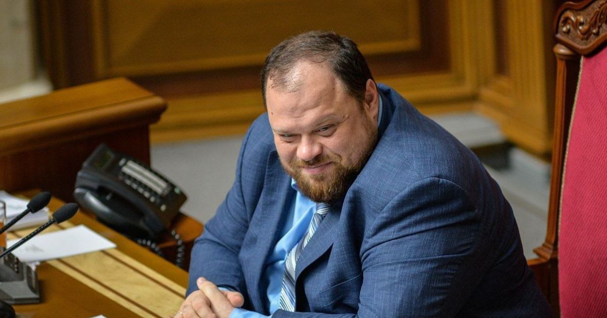 Перша зарплатня для нардепів. Стало відомо хто і скільки отримав за місяць роботи в Раді