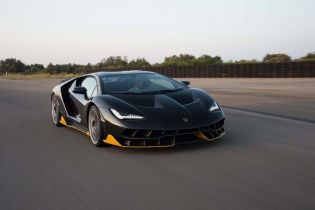 Владельцы Lamborghini Centenario рисковали погибнуть в аварии из-за ошибки в наклейке