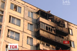 У пожежі в Києві постраждали троє людей і кілька квартир