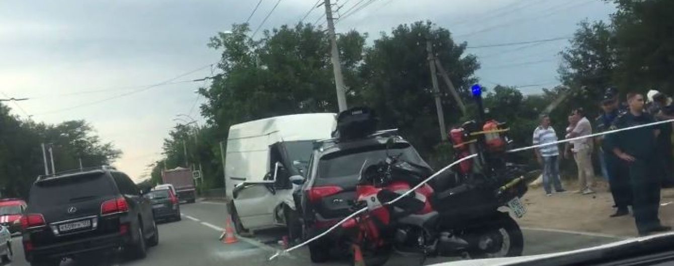 Масштабна ДТП в Криму: мікроавтобус протаранив три авто, постраждали шестеро людей