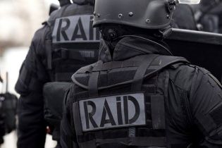 Під Парижем невідомі здійснили зухвале пограбування жінок із Катару