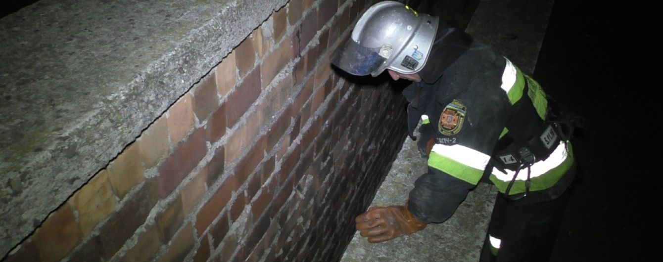 У Чернівцях дівчина вижила після падіння з даху багатоповерхівки