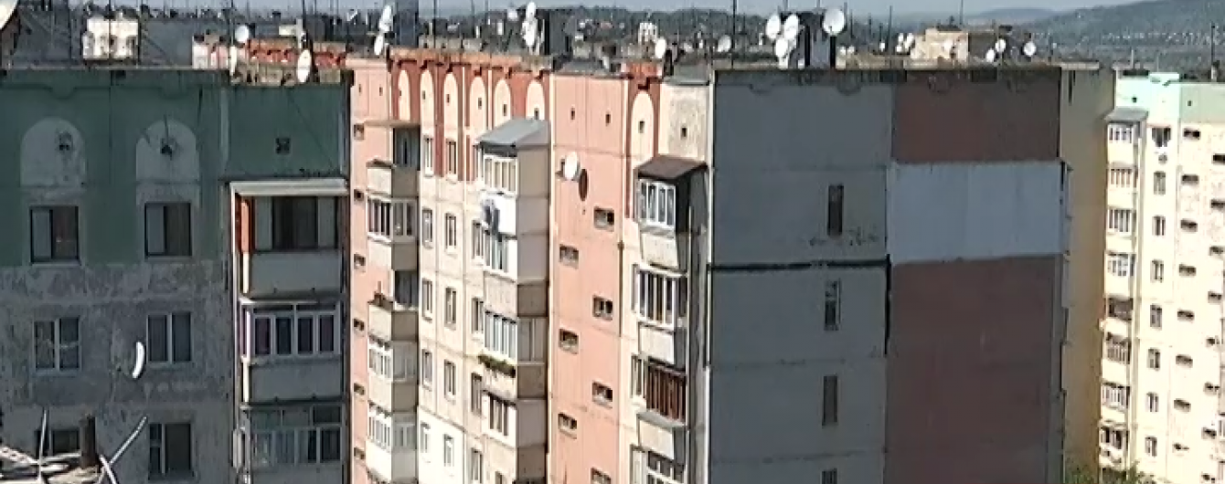 Щасливе падіння з даху 9-поверхівки: рятувальники пояснили, чому дівчина вижила