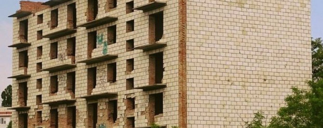 На Житомирщині юнак викинувся з 8-го поверху недобудови
