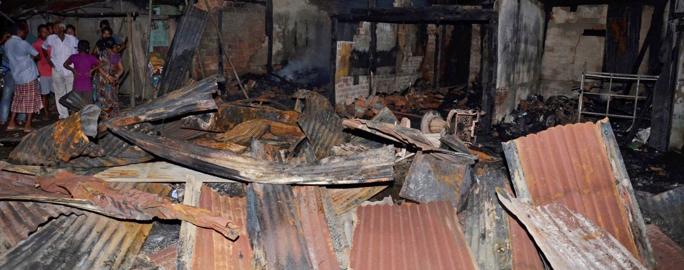 В Індії сепаратисти розстріляли і закидали гранатами людей на ринку