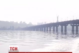 У Києві обвалюється міст Патона