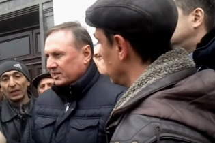 Суд щодо Єфремова відклали на невизначений термін
