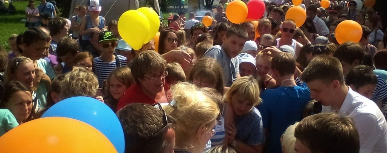 У Росії люди ледь не задавили один одного в черзі за безкоштовним морозивом