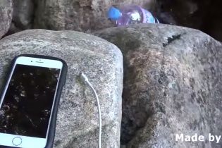 Американець навчився заряджати iPhone за допомогою пластикових пляшок