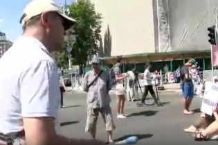 У Києві вкладники збанкрутілого банку перекрили Хрещатик