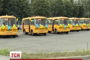 Україна закупила автобуси у російського холдингу, який виготовляє військову техніку