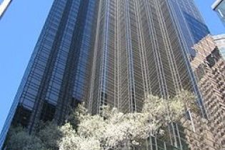 У США заарештували чоловіка, який намагався залізти на хмарочос Трампа за допомогою присосок