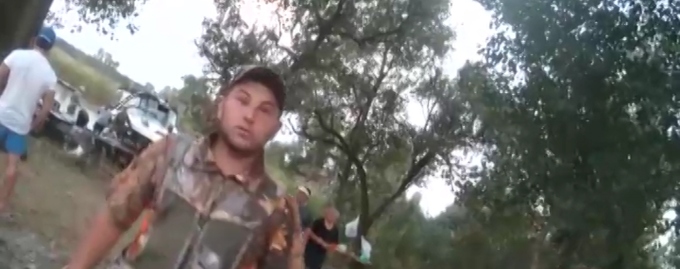У Дніпрі група озброєних порушників на човні втекла від копів на банкет з силовиками