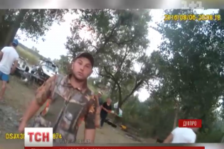У Дніпрі група озброєних порушників на човні втекла від копів на банкет з силовиками